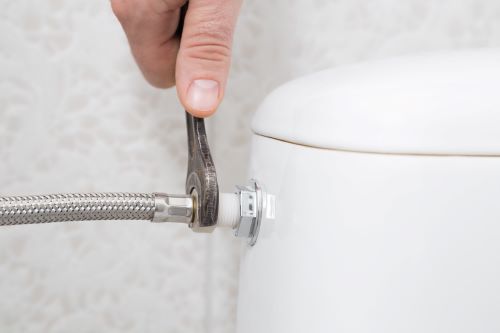 Plombier Angoulême - Conduis d'eau de toilettes.