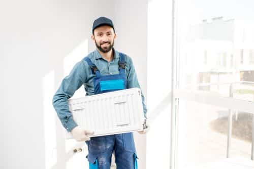 Plombier Ramonville Saint Agne - Un plombier va installer un radiateur