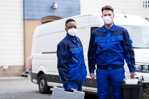 Électricien Épinay-sur-Seine - Deux électriciens en intervenion