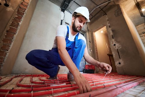 Chauffagiste Le Blanc-Mesnil- Un chauffagiste installe un plancher chauffant