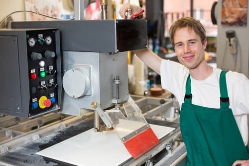 vitrier Lys-lez-Lannoy - un artisan vitrier dans son atelier