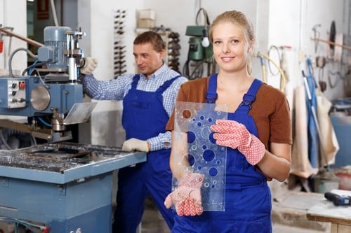 vitrier Balma - des vitriers dans leur atelier.