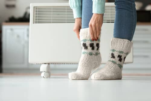 chauffagiste Menton - Mettre des chaussettes devant son radiateur chaud