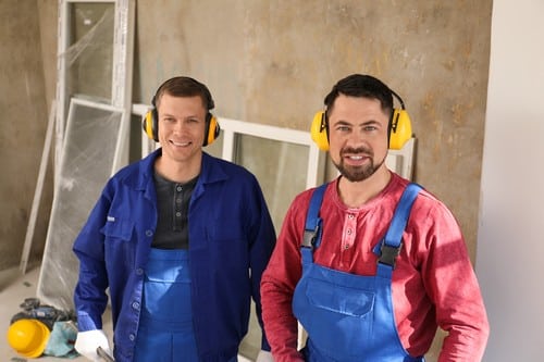 Vitrier Bruay-la-Buissière - les bons artisans - vitriers en atelier