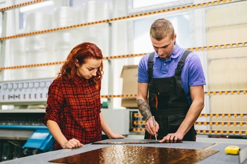 Vitrier Neuilly-sur-Marne - les bons artisans - vitrier en atelier avec découpe verre