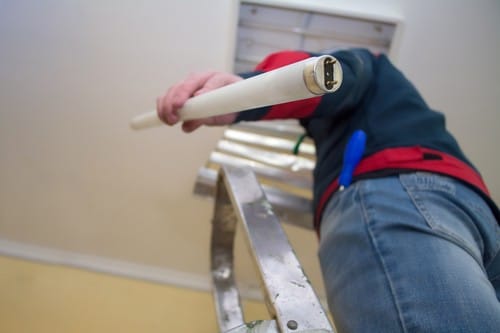 électricien Angoulême - Mise en place de néon de la part d'un électricien