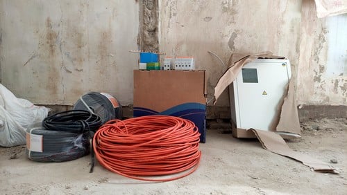 électricien Cachan - Préparation de l'installation d'un courant électrique dans la maison