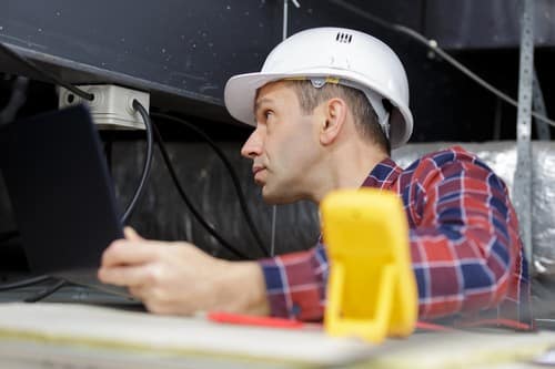 électricien Chaville - Installation d'une prise électrique par un électricien