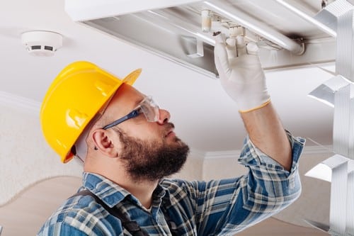 électricien Les Ulis - Installation de lampe au plafond par un électricien