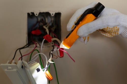 électricien Maurepas - Installation d'une prise électrique par un électricien