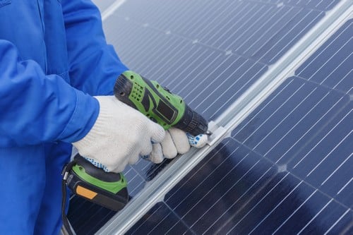 électricien Menton - Installation d'un panneau solaire par un électricien