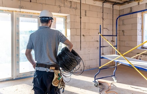 électricien Sedan - Un électricien sur un chantier