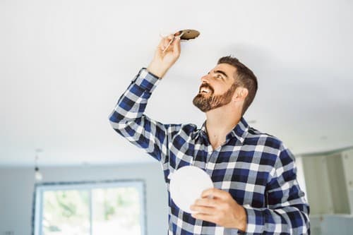 électricien Vallauris - Changement d'une lampe par un particulier