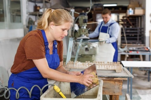 Vitriers Auxerre - les bons artisans - vitriers en atelier