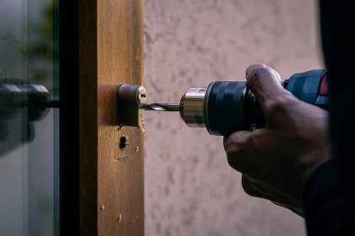 serrurier Le Grand-Quevilly - Installation d'une serrure sur une porte