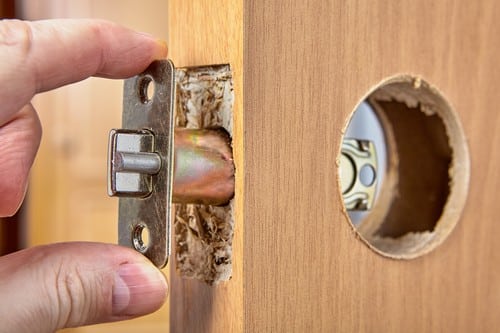 serrurier Ozoir-la-Ferrière - Installation d'une serrure sur une porte