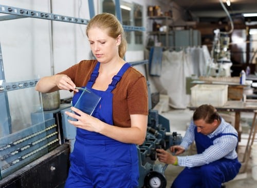 vitrier Albertville - Deux artisans en plein travail