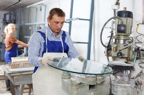 vitrier Challans - Deux vitriers dans leur atelier