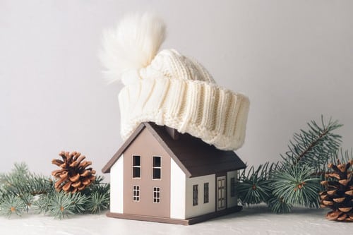 Chauffagiste Cuges-les-Pins - les bons artisans - petite maison recouverte d'un bonnet