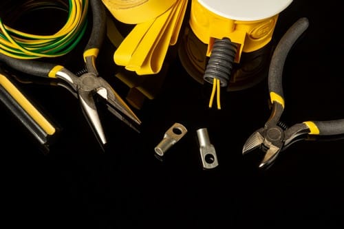Electricien Saint-Savournin - les bons artisans - outils d'électricien