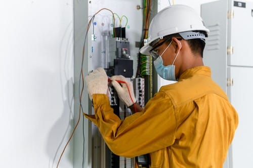 électricien Frelinghien - Un électricien sur un chantier