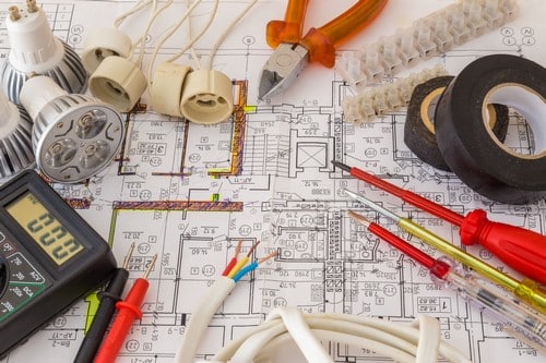 Electricien Chavenay - carte outils pour régler des câbles électriques