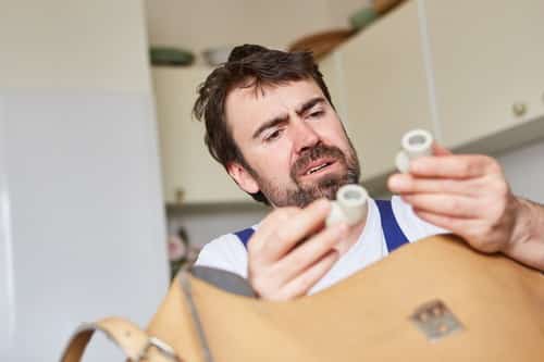 Plombier Betton - les bons artisans - plombier en intervention