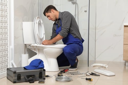 Plombier Freyming-Merlebach - les bons artisans - plombier qui débouche des toilettes