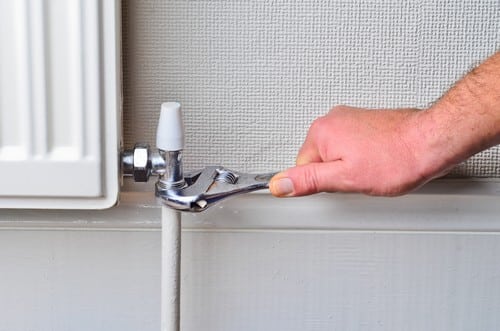 Plombier Sarrebourg - les bons artisans - intervention sur un radiateur