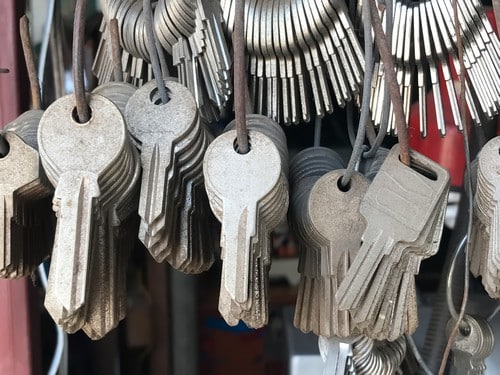 Serrurier Paris 1 - les bons artisans - trousseaux de clés