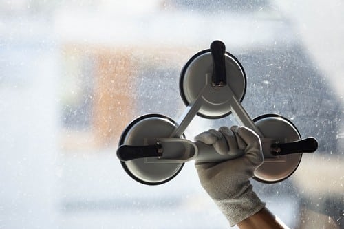 vitrier Feucherolles - Un vitrier en plein travail