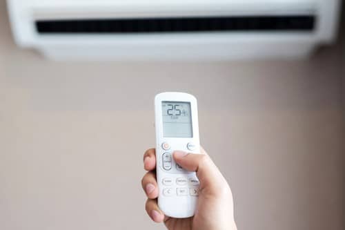 Climatisation Chelles - les bons artisans - télécommande de la climatisation