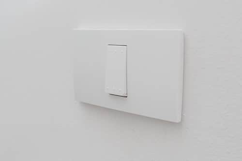Electricien Igny - visuel d'un bouton pour la lumière sur le mur