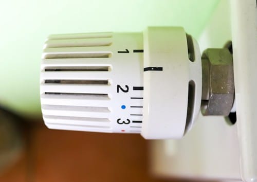 chauffagiste Arpajon - une valve thermostatique de radiateur
