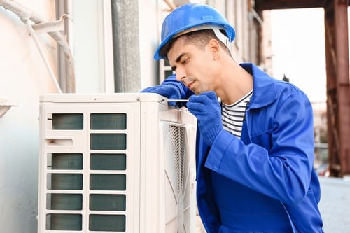 Climatisation Hyères - les bons artisans - intervention sur une climatisation extérieure