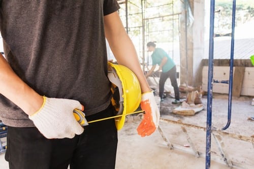 Electricien Arcachon - les bons artisans - électricien sur un chantier