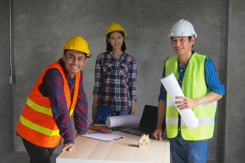 Electricien Autun - les bons artisans - électriciens sur un chantier