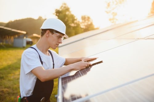 Electricien Bernay - les bons artisans - électricien en intervention