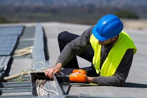 Electricien Cernay - les bons artisans - électricien en intervention