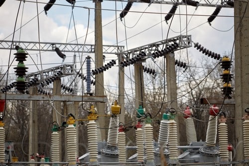 Electricien Coulommiers - visuel de câbles électriques en extérieur