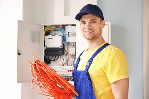 Electricien Florange - les bons artisans - intervention sur un tableau électrique