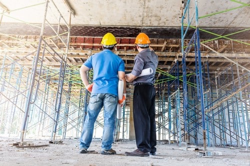 Electricien Landerneau - les bons artisans - électriciens sur un chantier