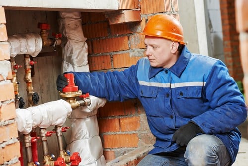 Electricien Lescar - les bons artisans - électricien sur un chantier