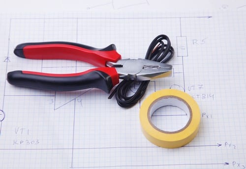 Electricien Saint-Jacques-de-la-Lande - les bons artisans - outils d'électricien