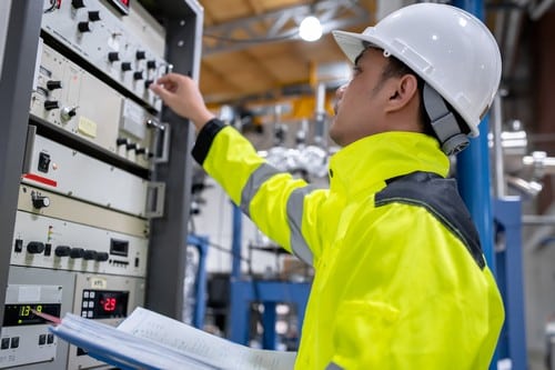 Electricien Saint-Maximin-la-Sainte-Baume - les bons artisans - électricien en intervention