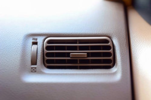 Electricien Talence - visuel d'un climatiseur de voiture