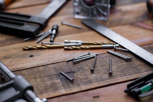 Serrurier Domont - visuel d'outils sur une table