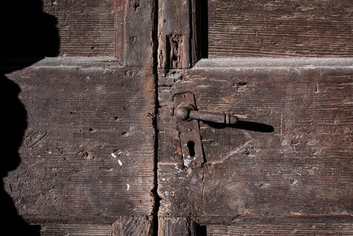 Serrurier Fosses - visuel d'une vielle serrure en bois