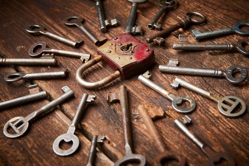 Serrurier Thouars - les bons artisans - cadenas et clés