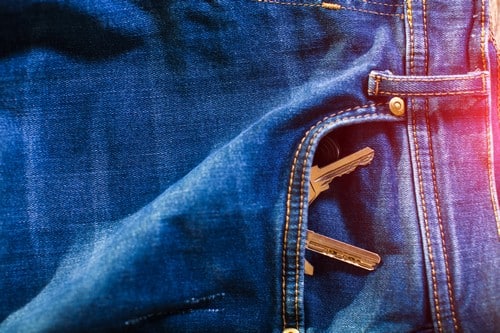 Serrurier Vauréal - visuel d'outils dans une poche de jean